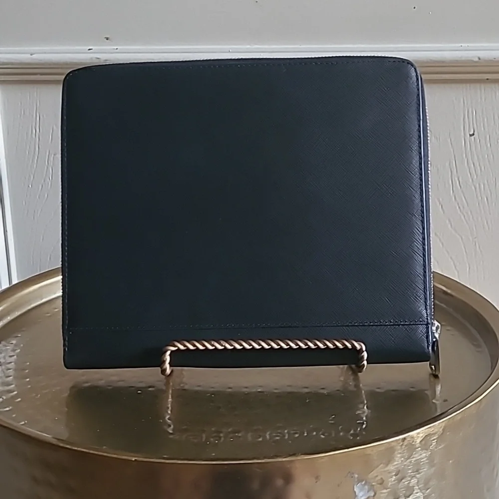 NEW Fossil Black 100% Leather iPad Zip Around Tech Easel Case SL4801 $95 - Picture 1 of 8